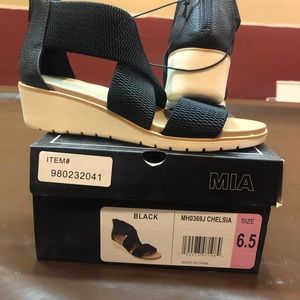 New in box MIA wedge sandals